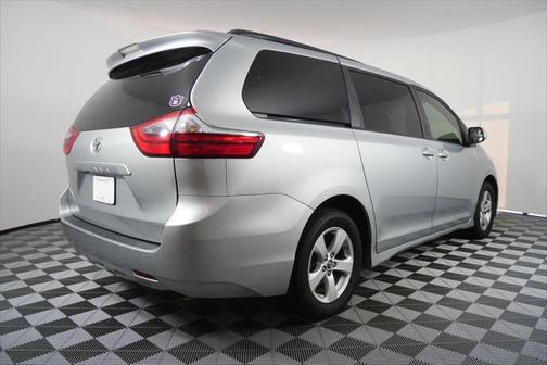 2020 Toyota Sienna LE