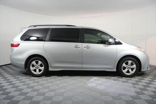 2020 Toyota Sienna LE