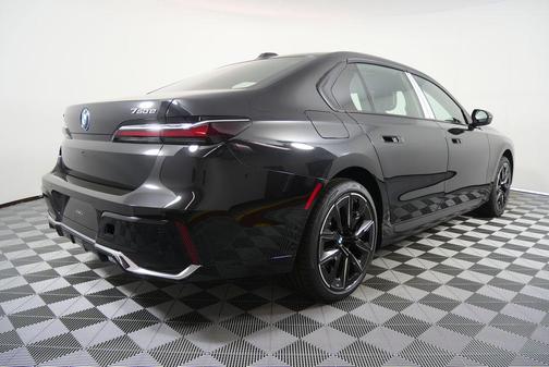 2026 BMW 750e i xDrive