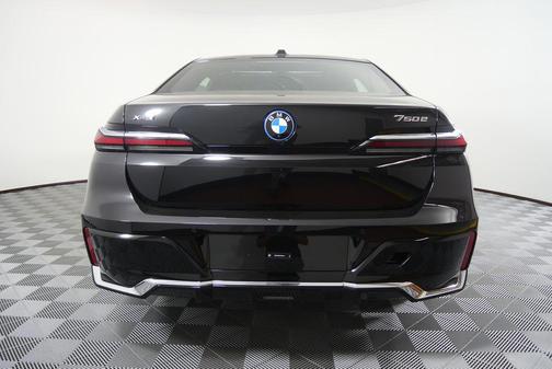2026 BMW 750e i xDrive
