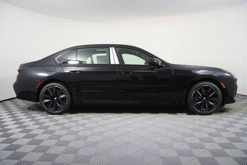 2026 BMW 750e i xDrive