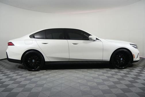 2025 BMW 530 i