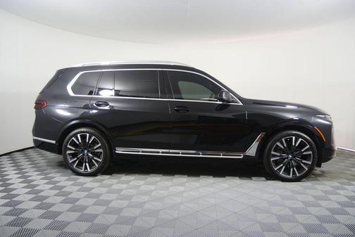 Black Sapphire Metallic 2023 BMW X7 xDrive40i