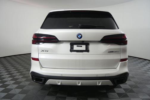Mineral White Metallic 2026 BMW X5 PHEV xDrive50e