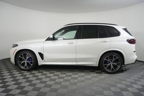 Mineral White Metallic 2026 BMW X5 PHEV xDrive50e