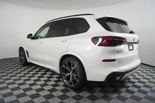 Mineral White Metallic 2026 BMW X5 PHEV xDrive50e