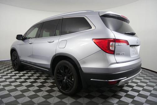 2022 Honda Pilot Touring 8-Passenger