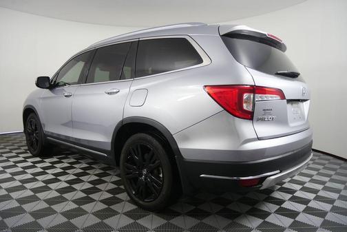 2022 Honda Pilot Touring 8-Passenger