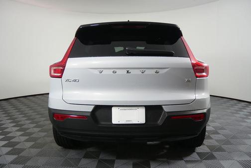 2022 Volvo XC40 T4 R-Design