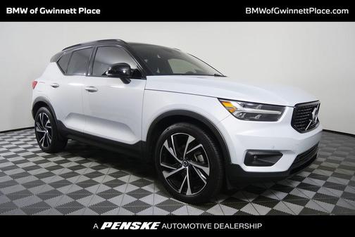 2022 Volvo XC40 T4 R-Design