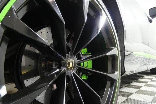 2020 Lamborghini Urus Base