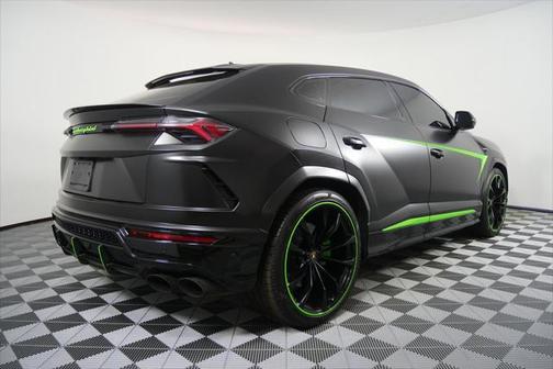 2020 Lamborghini Urus Base