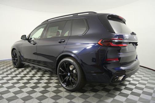 Carbon Black Metallic 2027 BMW X7 xDrive40i