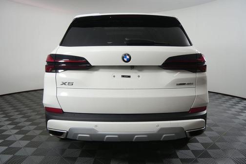 Alpine White 2024 BMW X5 sDrive40i