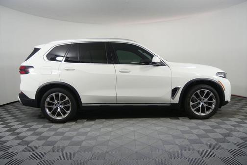 Alpine White 2024 BMW X5 sDrive40i
