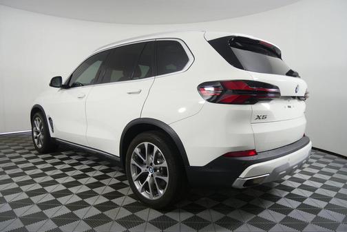 Alpine White 2024 BMW X5 sDrive40i