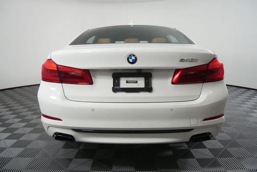 Alpine White 2019 BMW 540 540i