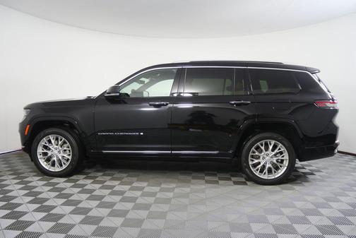Diamond Black Crystal Pearlcoat 2021 Jeep Grand Cherokee L Summit