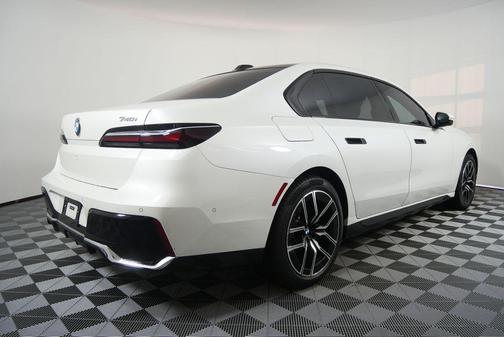 2024 BMW 740 i