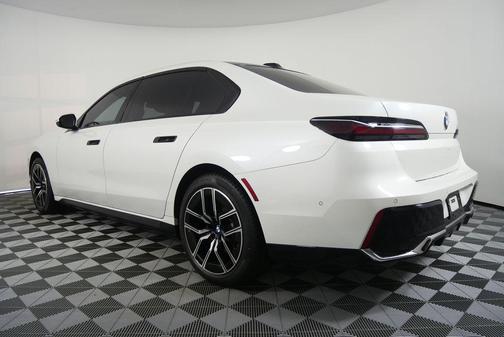 2024 BMW 740 i