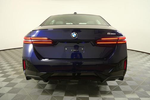 Tanzanite Blue II Metallic 2026 BMW 530 530i
