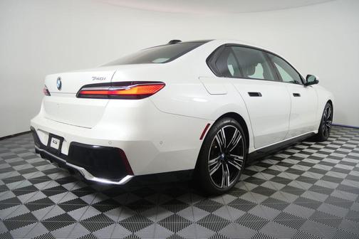 2023 BMW 740 i