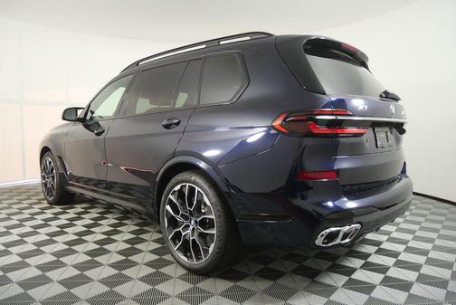 Carbon Black Metallic 2026 BMW X7 M60i