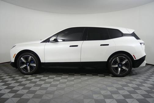 Mineral White Metallic 2023 BMW iX xDrive50