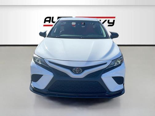 Super White 2020 Toyota Camry SE