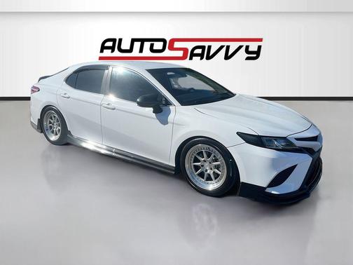 Super White 2020 Toyota Camry SE