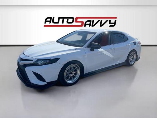 Super White 2020 Toyota Camry SE
