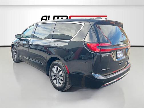 2024 Chrysler Pacifica Hybrid Select