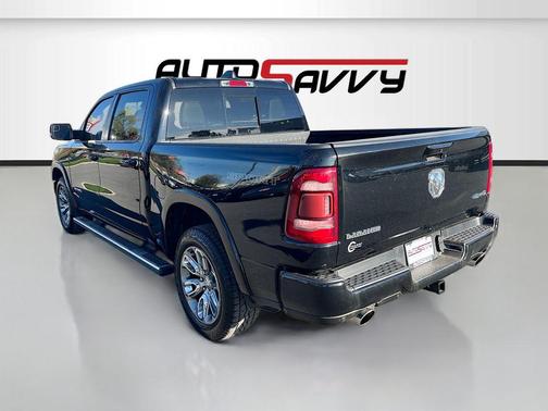 Diamond Black Crystal Pearlcoat 2021 RAM 1500 Laramie