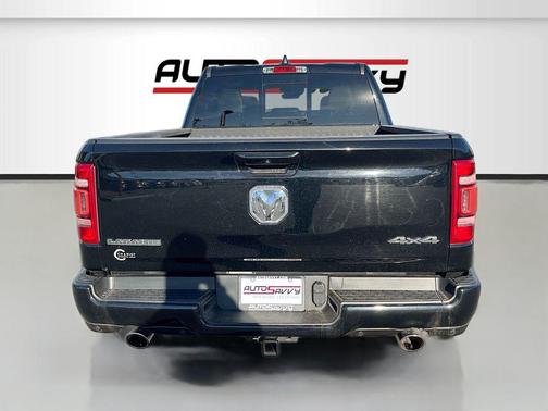 Diamond Black Crystal Pearlcoat 2021 RAM 1500 Laramie