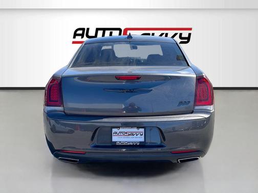 Granite Crystal Metallic Clearcoat 2022 Chrysler 300 Touring