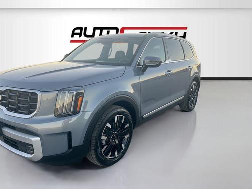 Everlasting Silver 2023 Kia Telluride SX