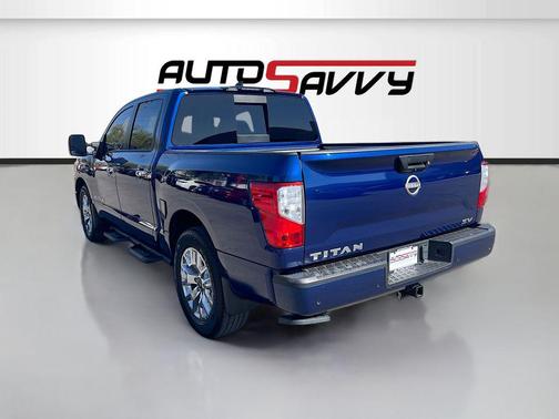 Deep Blue Pearl 2024 Nissan Titan SV