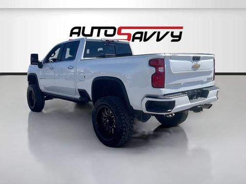 Iridescent Pearl Tricoat 2022 Chevrolet Silverado 2500 High Country