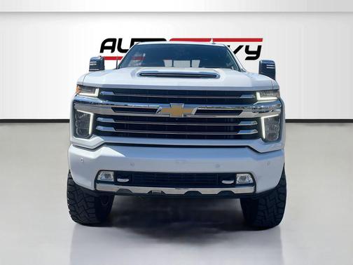 Iridescent Pearl Tricoat 2022 Chevrolet Silverado 2500 High Country