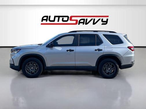 Lunar Silver Metallic 2025 Honda Pilot TrailSport