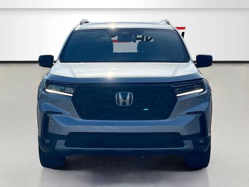 Lunar Silver Metallic 2025 Honda Pilot TrailSport