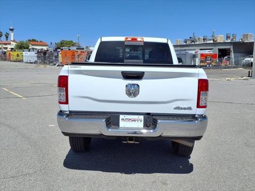 2020 RAM 2500 Tradesman Crew Cab 4X4 6'4' Box