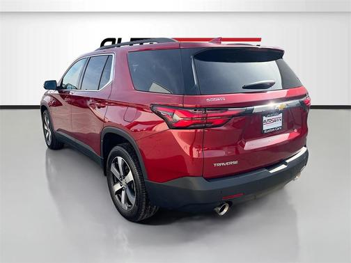 2022 Chevrolet Traverse LT Leather