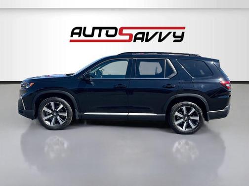 Crystal Black Pearl 2024 Honda Pilot Touring 8-Passenger