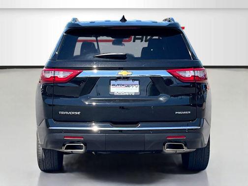 Mosaic Black Metallic 2021 Chevrolet Traverse Premier