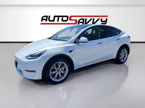 Pearl White Multi-Coat 2023 Tesla Model Y Long Range Dual Motor All-Wheel Drive