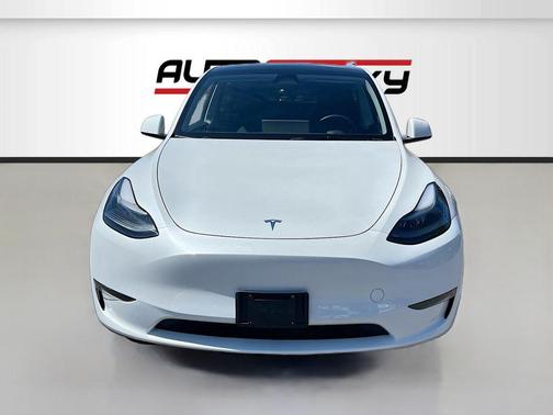 Pearl White Multi-Coat 2023 Tesla Model Y Long Range Dual Motor All-Wheel Drive