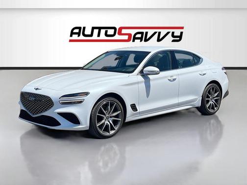 Uyuni White 2023 Genesis G70 2.0T AWD