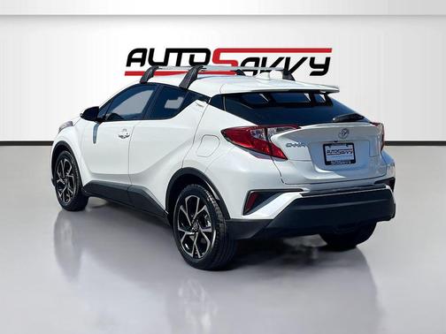 Blizzard Pearl 2021 Toyota C-HR XLE
