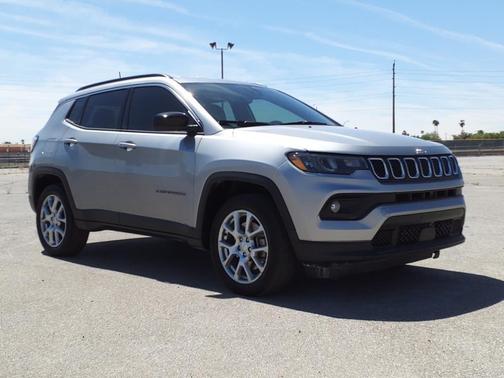 2024 Jeep Compass Latitude Lux